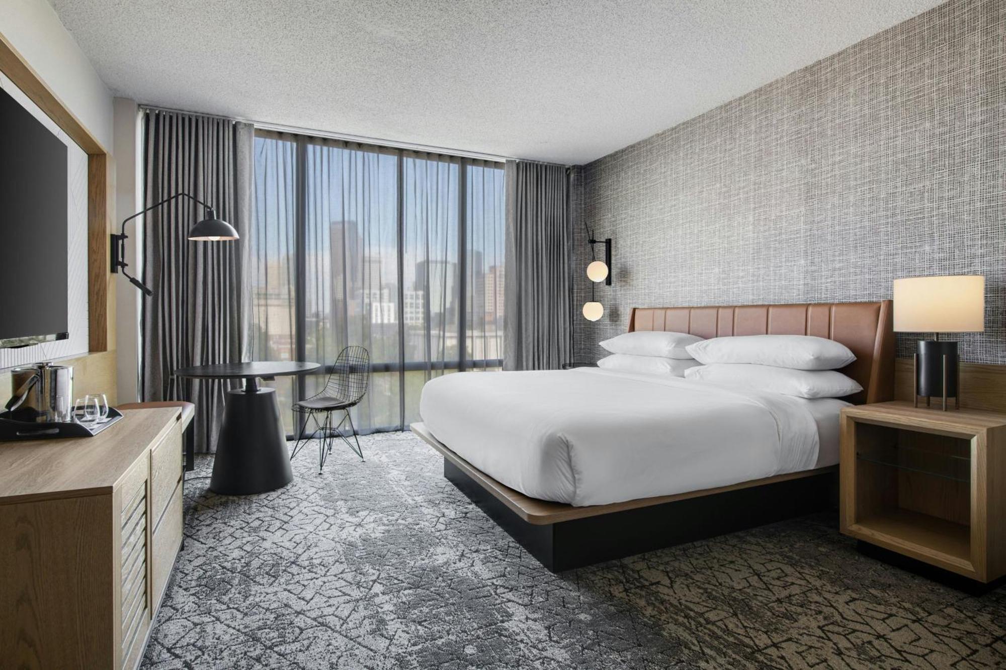 Guest Room, 1 King,1716997744:JPEG
